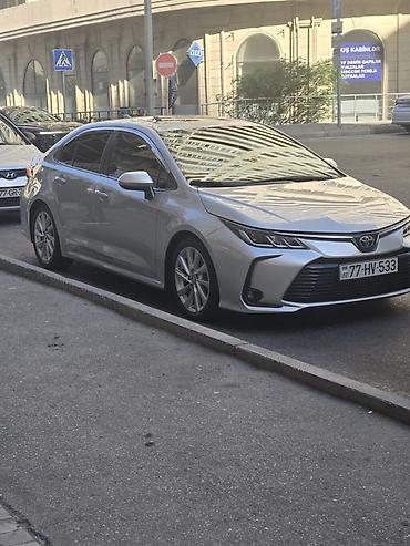 camry arxa stop: Toyota Corolla, gümüşü rəng, sedan gövdə. Rənglənməyib udarı vuruğu — 7