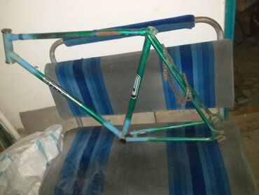 сиденья для велика: Велосипеда рама турист 
в идеальном состоянии 
цена 1000сом 
г.бишкек