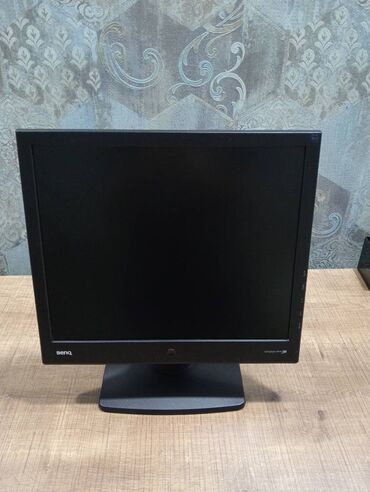 Monitorlar: BENQ E700 LCD monitor 76 hz normal veziyyetdedi hec bir problemi