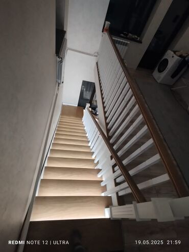 Деревянные лестницы: Деревянная лестница Для дома, Бесплатная консультация, Вид дерева: Грецский орех, Стиль: Хайтек — 14