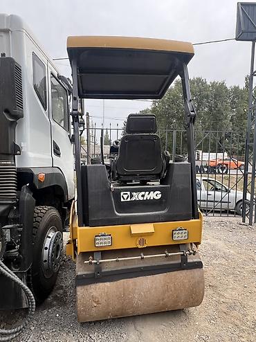 мини грейдер: 3 т, Двухвальцовый вибрационный каток XCMG XMR303 - Компактный каток — 3