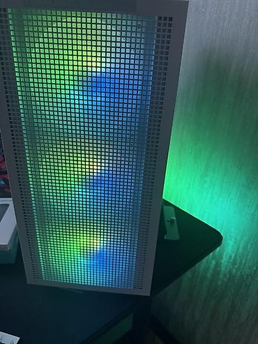 monitor 32: Güclü oyun və yaradıcılıq üçün toplanmış masaüstü kompüter Prosessor — 2