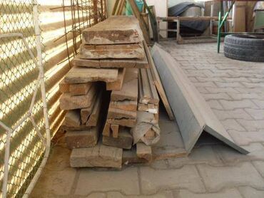 плинтус пластиковый цена бишкек: Продаю:Доски, плинтус, обналичка на двери.Цена в два раза дешевле