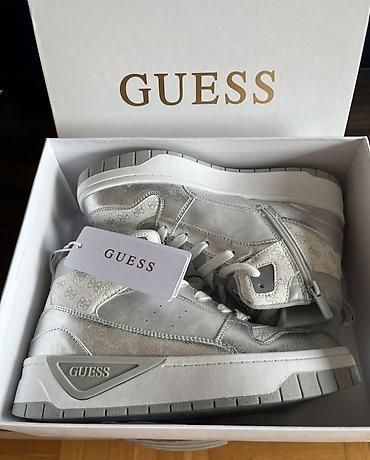zenske lakovane cipele: GUESS ženske patike – visoki model - Brend: GUESS - Model: high‑top — 1