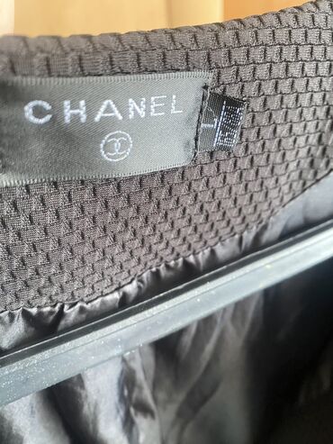 Другая женская одежда: Винтажный твид Пиджак chanel (лимитированная коллекция)маломерка L Kg at lalafo.kg Другая женская одежда: Винтажный твид Пиджак chanel (лимитированная коллекция)маломерка L Kg