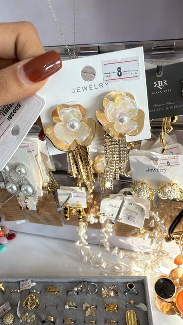 Bijuteriya dəstləri: Qadın bəzək aksesuarları – geniş seçim Məhsullar: - Qızılı tonlarda — 9