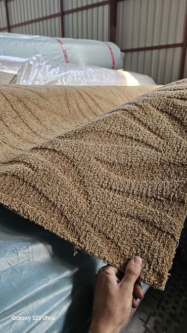 Бильярдные столы: Продаем ковролины для бильярдных клубов. в наличии. писать строго — 8