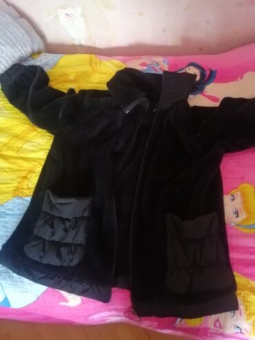 женскую куртку новая: Шуба 2XL (EU 44), цвет - Черный