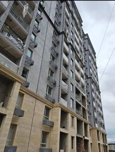 срочно продаётся 1 комнатная квартира в районе ошского рынка по улице кенсуйская: 2 бөлмө, 67 кв. м, Элитка, 8 кабат, ПСО (өзү оңдоп түзөтүп бүтүү үчүн)