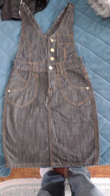 женские футболки и майки в полоску: Cins sarafan/pinafor etek - Material: qalın denim (cins) - Rəng: tünd