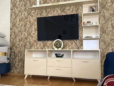 kunc divan metbex: TV stendi və divar rəfli modul dəst - Rəng: krem (parlaq səth) — 1