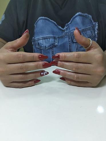 ingilis dili repetitoru: Dırnaq ustasıyam. yeni başlamışam. bineqedi azadlıq ecemi bileceri bu — 1