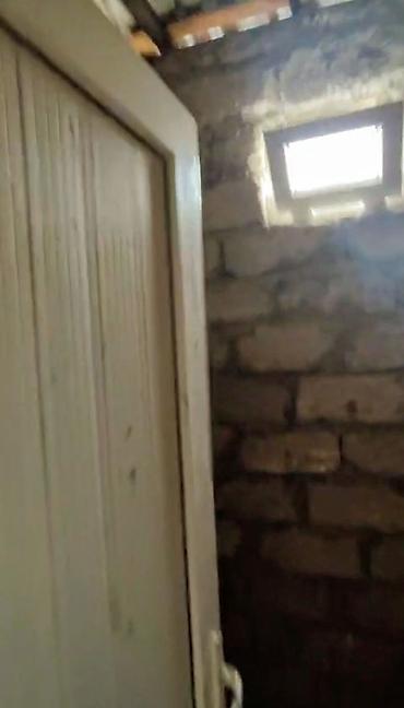Həyət evləri və villaların satışı: Satılır: kiçik həyətyanı sahəsi olan təkmərtəbəli yarımçıq tikili — 5