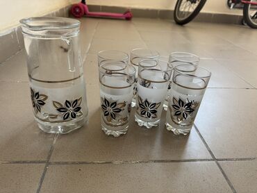 чайник бу: Продаю набор(графин+6 стаканов).Хорошее состояние,трещин/сколов нет