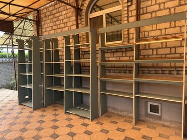 витринные полки для магазина: Торговые полки для магазина б/у высота 2.20 м. ширина 0.90 м