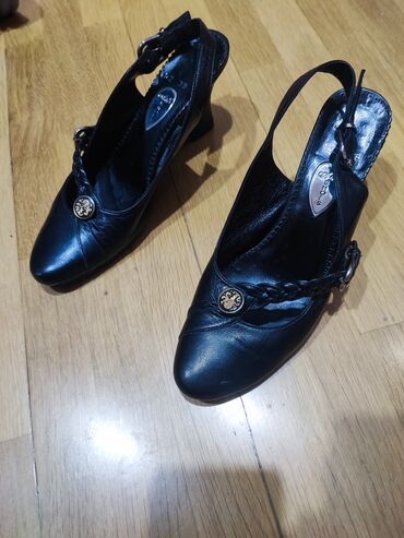 Basanoşka və səndəllər: Ölçü: 39, rəng - Qara, İşlənmiş — 4