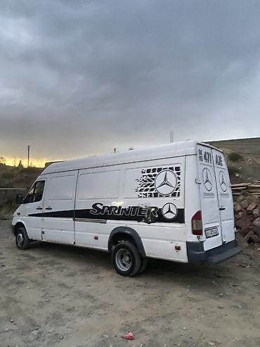 toyota echo 2000: Mercedes-Benz Sprinter — цельнометаллический фургон белого цвета — 2