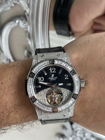 rolex qadin saatlari: Hublot kişi qol saatı. Nağd satışı 390 AZN, Kreditlə satış mümkündür