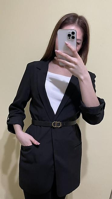 Пиджаки, жакеты: Женский удлиненный черный пиджак - Классический крой с лацканами — 6