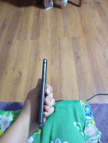 Pontiac: IPhone 8, Черный, Битый