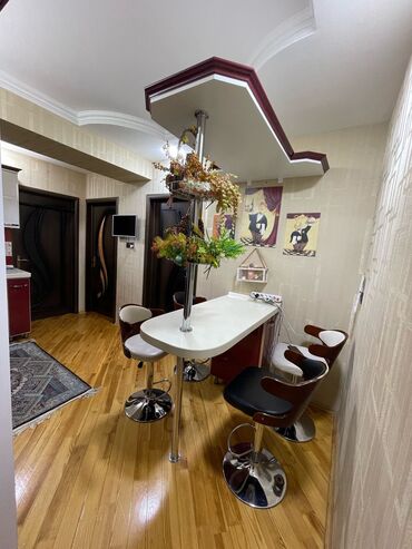 Taburetlər: Bar masası, İşlənmiş, Açılmayan, Oval masa
