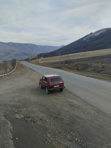 toyota prius c: VAZ (LADA) 4x4 Niva: 1.6 l | 1990 il 100000 km Sedan