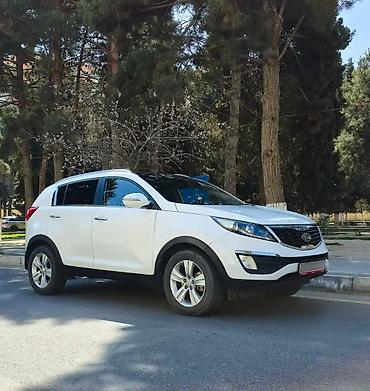 man sat: Kia Sportage: 2 l | 2011 il Ofrouder/SUV — 2