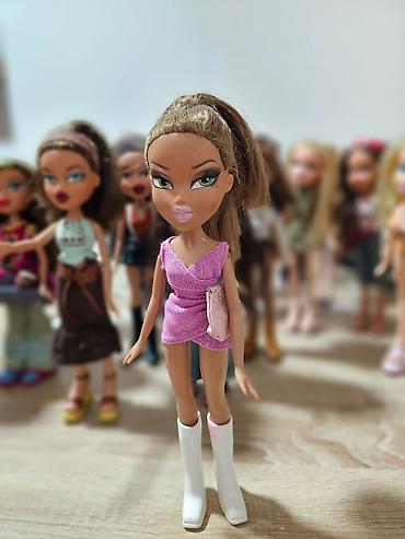 Lutke: Kolekcija originalnih Bratz lutki sa bogatim setom odeće i aksesoara — 9