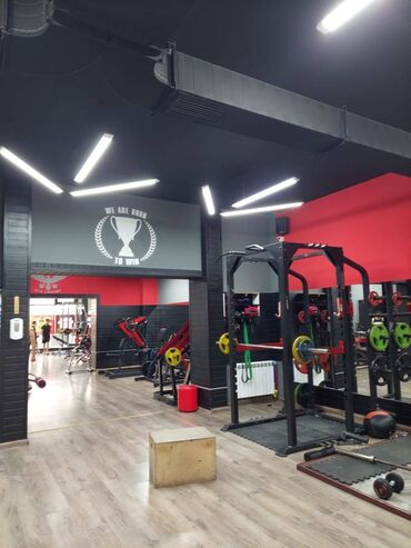 Digər kommersiya daşınmaz əmlakı: 28 may metrosunun yaxınlığında 365kv m sahəsi olan idman zalı obyekt — 2