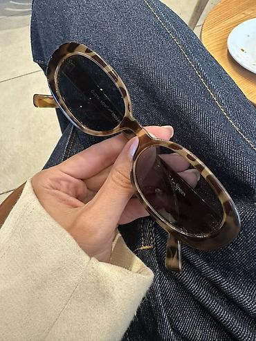 Eynəklər: Le Specs gün eynəyi – oval çərçivə, tortoise (xallı) naxışlı — 1