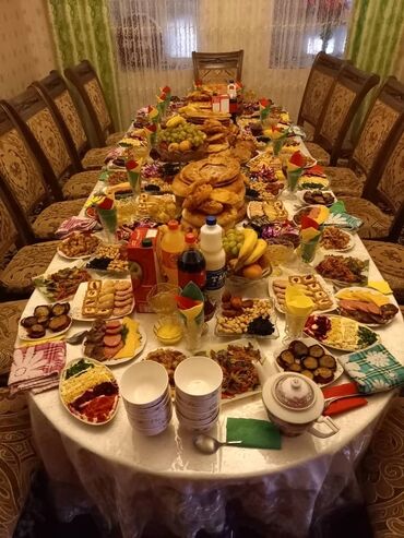 угловой диван кожаный: Стол для зала, Б/у, Не раскладной, Овальная, Дерево