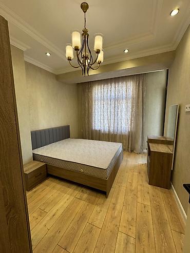 Uzunmüddətli kirayə mənzillər: Mərtəbə:6/14 Sahə:52 kv Otaq: 2 (düzəlmə) İnşaatçılar Metrosunun düz — 6