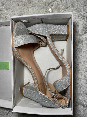 sandale capelli rossi: Sandals, 38