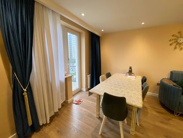 Uzunmüddətli kirayə mənzillər: Kirayə verilir: Bakı şəhərinin mərkəzində, dəniz mənzərəli, tam təchiz — 25