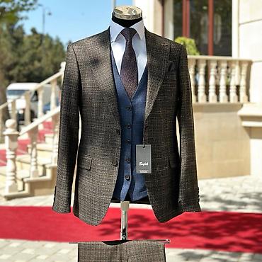 ağ kostyum: Kişi dəst kostyum – klassik üslub - 3 hissəli kombinə: jaket, jilet — 1