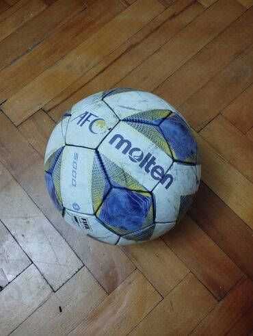 Nərdlər: Molten vantaggio 5000 futbol topu