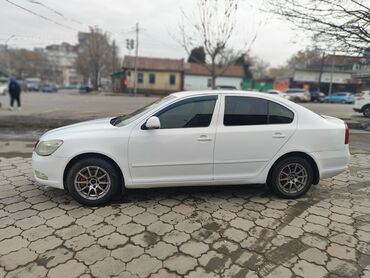 Skoda: Skoda Octavia: 2012 г., 1.6 л, Механика, Бензин, Хэтчбэк