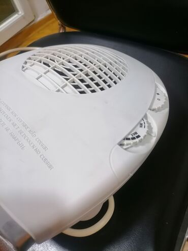 Kaloriferi: Grejalica duvaljka 2000 w ispravna MIDEA. dobra
 Mirjevo — 4