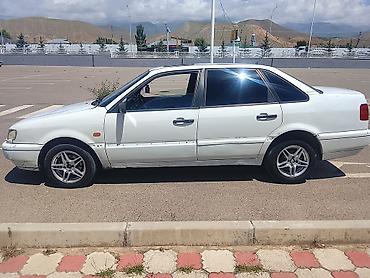 Volkswagen Passat: 1994 г., 1.8 л, Кол менен иштөөчү, Бензин, Седан — 5