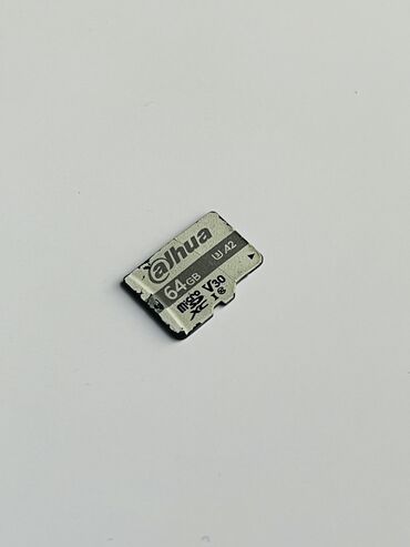бу видеонаблюдение: Продаётся флешка SD card от фирмы Alhua с памятью 64 GB, для