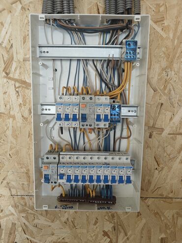 Электрики: Электромонтажные работы под ключ Профессиональный монтаж и сборка — 3