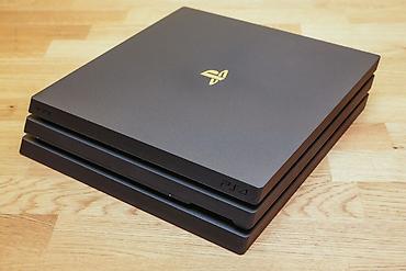 gunəs paneli kamera: Playstation 4 Pro 1 TB İçində 4-5 oyun var Güc, hdmi və 1 pult ilə — 3
