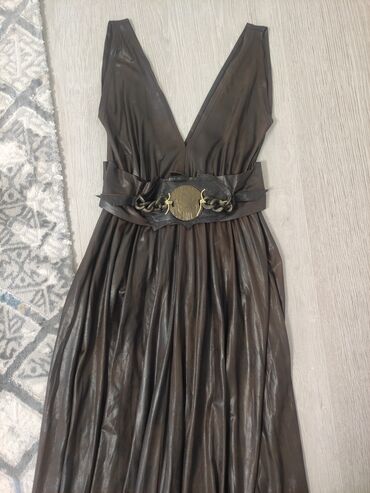 Вечерние платья: Платье 46-48 р.
Ортопед. подушка
Велосипед и т. д — 3