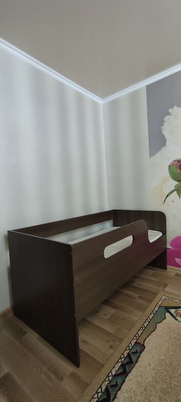 Детские односпальные кровати: Детская кровать с матрасом, размеры 172*82 см