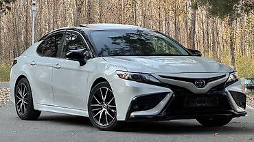 алтын жуугуч: Toyota Camry: 2022 г., 2.5 л, Вариатор, Гибрид, Седан — 1