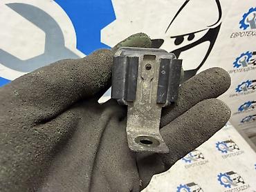 e klass: Реле топливного насоса Mitsubishi Carisma DA5A 4G93 2001 Контрактный — 4