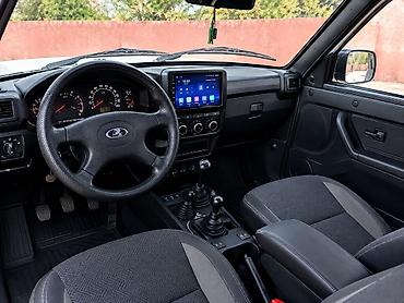 Model: Lada Niva 3 qapı, ağ rəng Özəlliklər: - Tam ötürücülü (4x4)