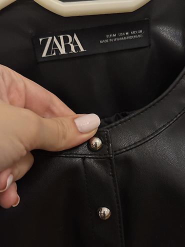 axşam smeni: ZARA qadın jaketi - Model: dairəvi yaxalı, düyməsiz görünüşlü, ön — 4