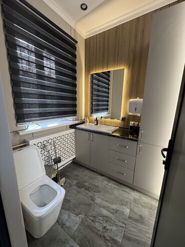 Офисы: Продаю Офис 65 м², С ремонтом, С мебелью, Многоэтажное здание, 1 этаж — 3