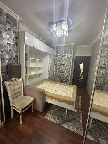 Uzunmüddətli kirayə mənzillər: Mətbəx hissəsində ağ rəngli modul mebellərlə təchiz olunmuş, qara -da lalafo.az — 13 Uzunmüddətli kirayə mənzillər: Mətbəx hissəsində ağ rəngli modul mebellərlə təchiz olunmuş, qara — 13